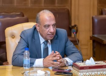 وزير الكهرباء والطاقة المتجددة يستعرض القدرات الحالية والمُخططة من الطاقات المتجددة