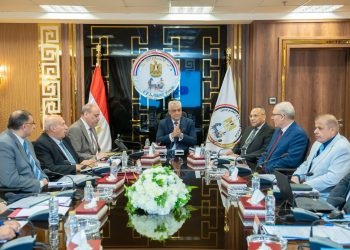 وزير الإنتاج الحربي يترأس اجتماع اللجنة العليا للقيادات لمتابعة منظومة التدريب