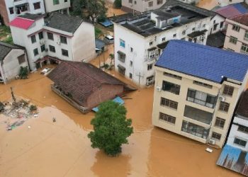 مصرع 21 شخصًا في انهيار أرضي بمقاطعة دانغتشانغ شمال غرب الصين