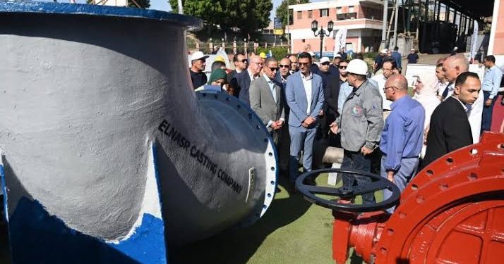 وزير الصناعة يتفقد مصنع شركة النصر للمسبوكات بالجيزة للوقوف على مسار العملية الإنتاجية على أرض الواقع