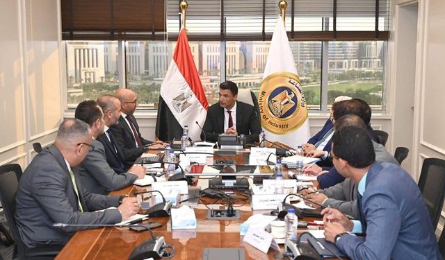 وزير الصناعة يبحث مع رئيس شركة ABB مصر المتخصصة في الصناعات الكهربائية خطط الشركة التوسعية في السوق المصري