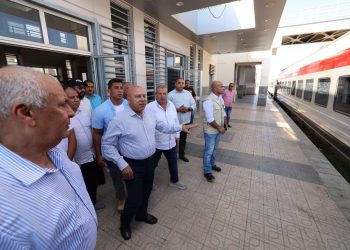 وزير النقل يتفقد محطة السكة الحديد ومحطة أتوبيسات غرب ووسط الدلتا للنقل والسياحة بمطروح