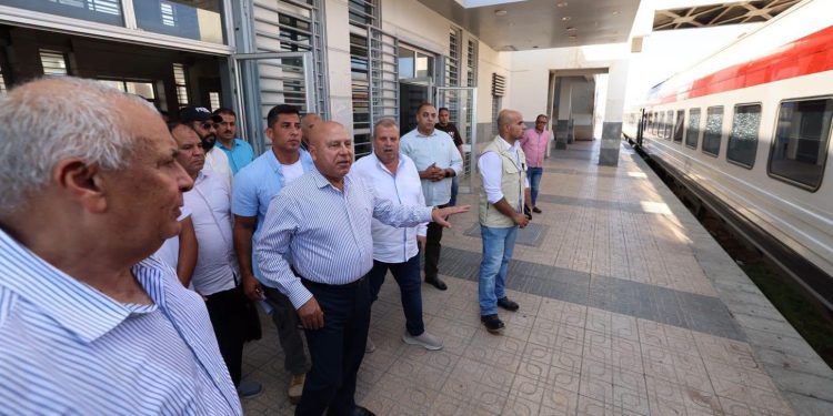 وزير النقل يتفقد محطة السكة الحديد ومحطة أتوبيسات غرب ووسط الدلتا للنقل والسياحة بمطروح