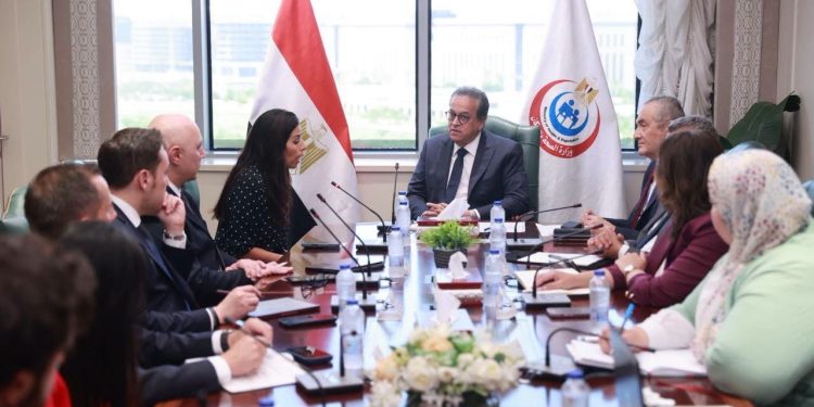 وزير الصحة يستقبل وفدًا لبحث تنفيذ المدينة الطبية بالتعاون مع القطاع الخاص والبنك الأوروبي