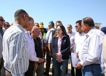 وزيرة الإسكان تتفقد محطة معالجة الصرف الصحي بمدينة مرسى مطروح