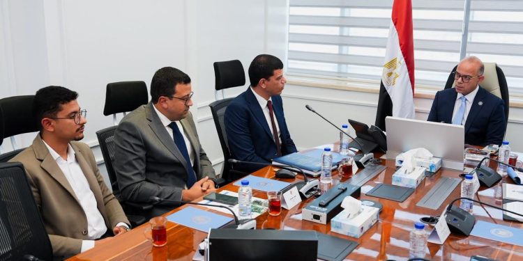 وزير الاستثمار يلتقي مؤسس شركة EVRAID دعمًا للشركات الناشئة التي توطن تكنولوجيا المركبات الكهربائية