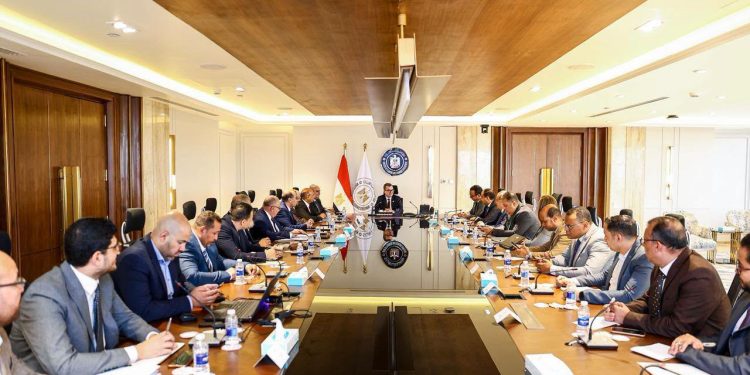 وزير التخطيط يتابع مستجدات تطبيق «موازنة البرامج والأداء» لتطوير إدارة الاستثمارات الحكومية