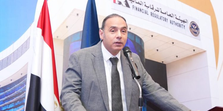 إسلام عزام رئيس الرقابة المالية يصدر قرارًا بتشكيل لجنة تنسيقية بين الهيئة والبورصة ومصلحة الضرائب