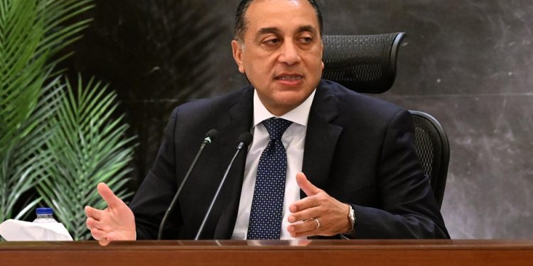 رئيس الوزراء يبحث مبادرات تحفيز العمالة غير المنتظمة وأصحاب المهن الحرة والمصريين بالخارج للاستفادة بالحماية الاجتماعية