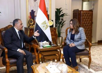 وزيرة التنمية تعقد اجتماعا مع محافظ الشرقية لمتابعة الوضع الراهن لمنظومة المخلفات