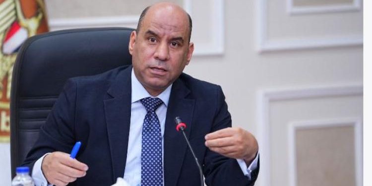 وزير العمل يُعلن 2024 فرصة عمل جديدة في 55 شركة خاصة بـ12 محافظة ضمن نشرة التوظيف الأسبوعية