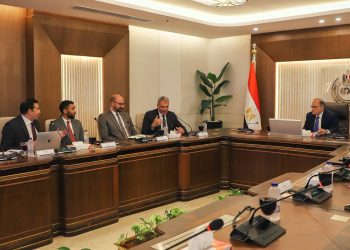 رئيس هيئة الدواء يستقبل مدير عام شركة HVD مصر وإفريقيا لبحث تعزيز التعاون في مجال المستلزمات الطبية