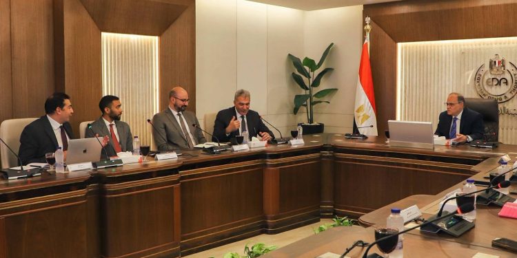 رئيس هيئة الدواء يستقبل مدير عام شركة HVD مصر وإفريقيا لبحث تعزيز التعاون في مجال المستلزمات الطبية
