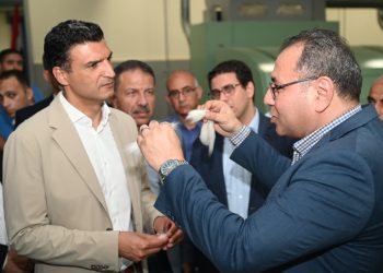 وزير الصناعة يستهل جولته بمدينة المحلة الكبرى بتفقد مجمع مصانع شركة مصر للغزل والنسيج