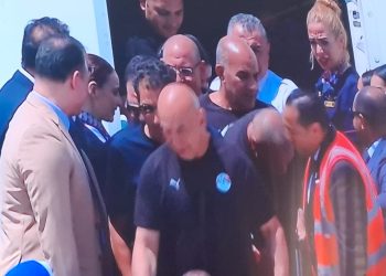نجوم منتخب مصر يصلون مطار العلمين وسط استقبال جماهيري حافل