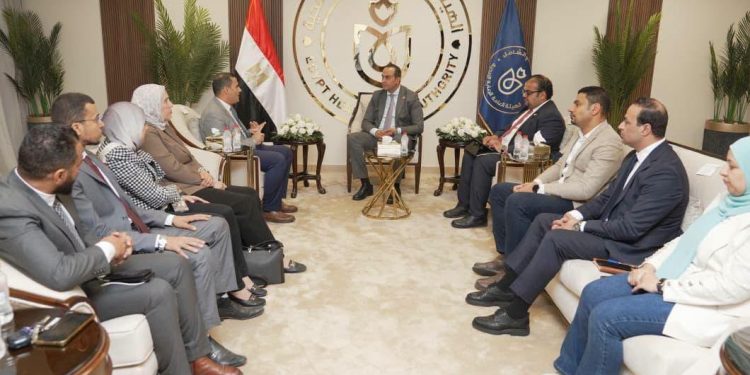 رئيس هيئة الرعاية الصحية يلتقي شعبة محرري الصحة لتعزيز الشراكة الإعلامية ودعم الوعي بالتأمين الصحي الشامل