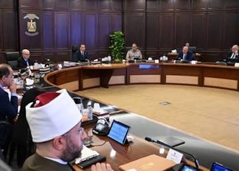 رئيس الوزراء: الحكومة تعمل على زيادة المخزون الاستراتيجي من المواد البترولية المتنوعة ومختلف السلع