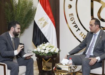 الرعاية الصحية تناقش إنشاء مراكز متقدمة لعلاج الأورام في أسوان وجنوب سيناء