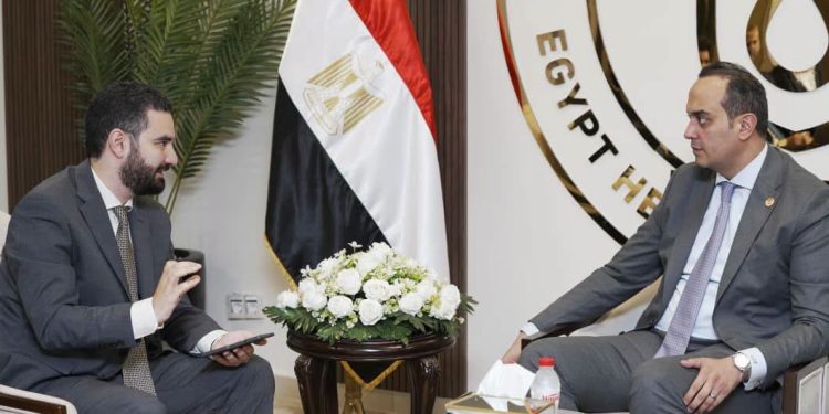 الرعاية الصحية تناقش إنشاء مراكز متقدمة لعلاج الأورام في أسوان وجنوب سيناء
