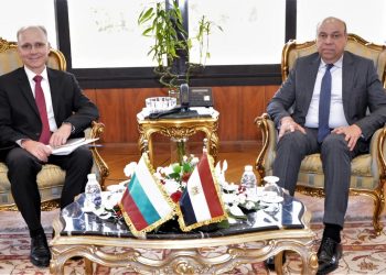 وزير الطيران المدني يستقبل سفير بلغاريا لبحث سُبل التعاون المشترك في مجال النقل الجوي