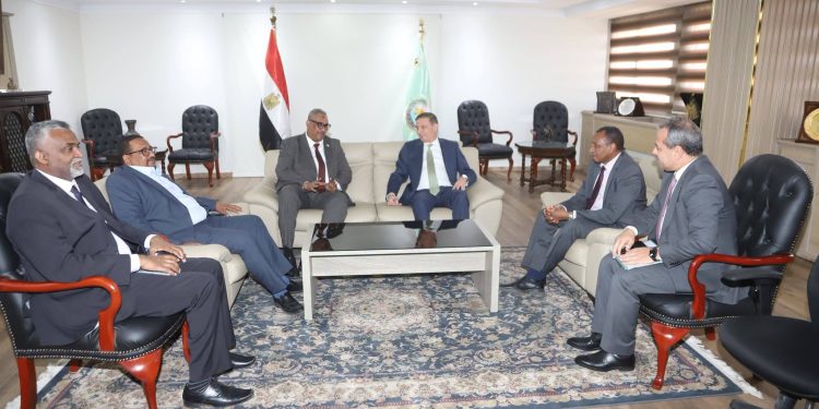وزير الزراعة يستقبل نظيره السوداني ومدير “المنظمة العربية” لبحث ملفات التكامل والأمن الغذائي