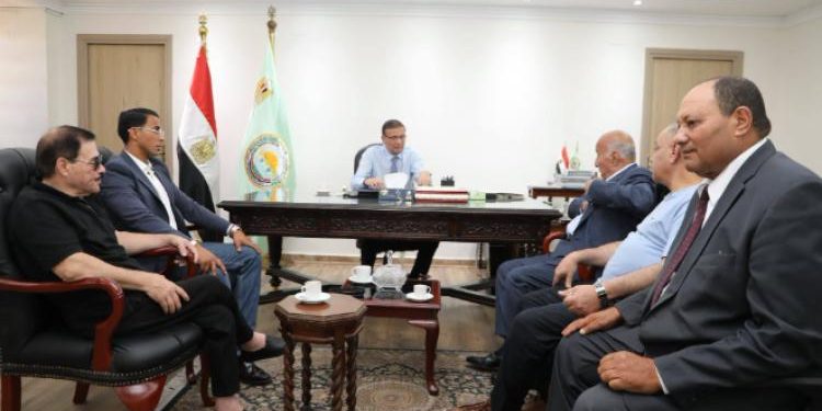 وزير الزراعة يلتقي “منتجي الدواجن” لبحث آليات تطوير الصناعة ودعم المربين