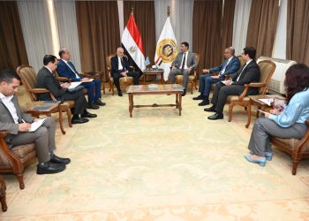 وزير الصناعة يبحث مع سفير اليونان لدى مصر فرص تعزيز الشراكة الصناعية بين البلدين