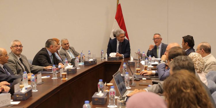 وزير السياحة والآثار يترأس اجتماع مجلس إدارة هيئة المتحف المصري الكبير
