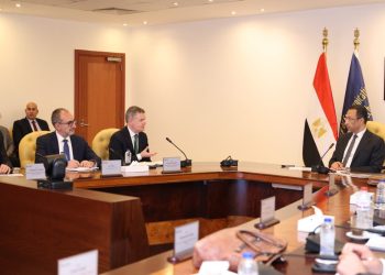 وزير الاتصالات يبحث مع مسؤولي البنك الدولي تعزيز الشراكة في مجالات التحول الرقمي والذكاء الاصطناعي