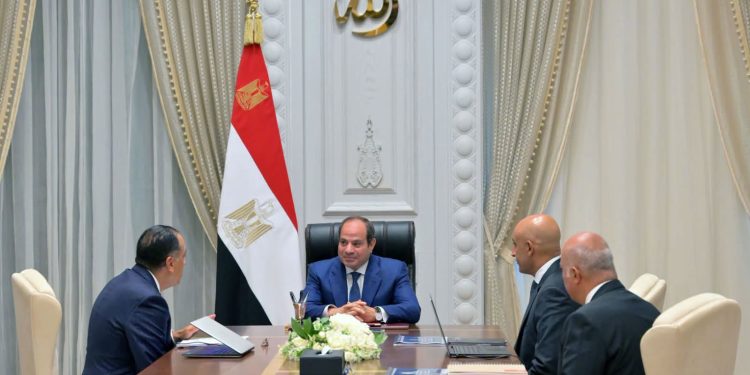 الرئيس السيسي يجتمع مع رئيس الوزراء ووزير التربية والتعليم
