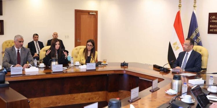 وزير الاتصالات يلتقي أعضاء لجنة التحول الرقمي بغرفة التجارة الأمريكية بالقاهرة