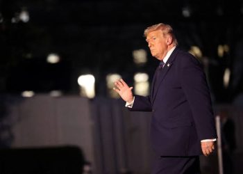 ترامب : 1000 صاروخ جاهز للإطلاق نحو إيران إذا حاولت اغتيالي