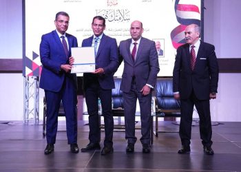 وزير العمل ومحافظ البحر الأحمر يفتتحان ملتقى السلامة والصحة المهنية بالغردقة