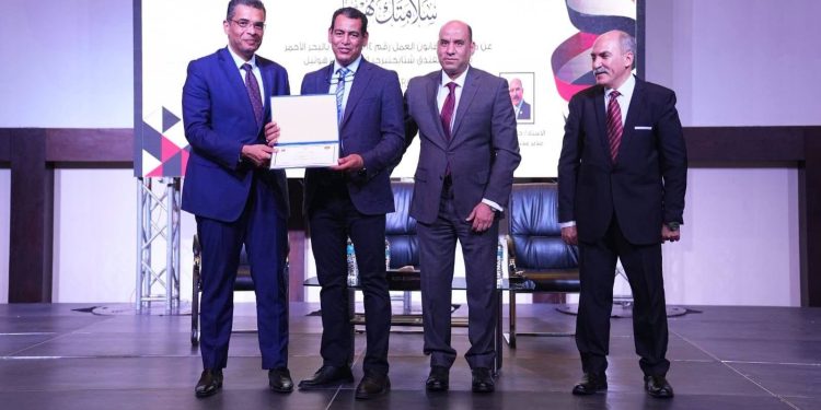 وزير العمل ومحافظ البحر الأحمر يفتتحان ملتقى السلامة والصحة المهنية بالغردقة