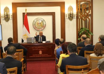 وزير الكهرباء يلتقي برؤساء البعثات الدبلوماسية والقنصلية بالخارج ويطرح مجالات العمل المشترك والتعاون