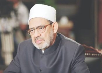 شيخ الأزهر يهنئ أوائل الثانوية الأزهرية هاتفيا.. ويؤكد: وطنكم يعقد عليكم الآمال