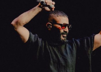 احمد سعد يمازح جمهور حفل استقبال بعثة منتخب مصر