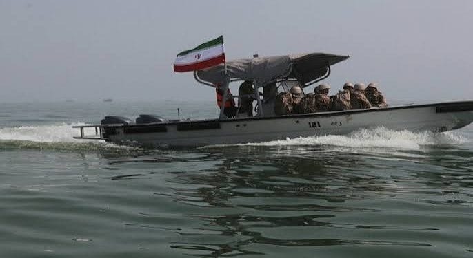 إيران تعلن احتراق ناقلتي نفط في مضيق هرمز بعد محاولة عبور مسار غير آمن