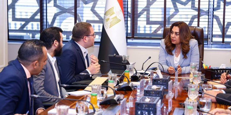 وزيرة التنمية المحلية تتابع جاهزية منظومة النظام الرقمي المتكامل لتقييم الأثر البيئي