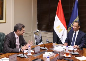 وزير الاتصالات يبحث مع مجموعة “سيستمز ليمتد” خطط التوسع في مصر