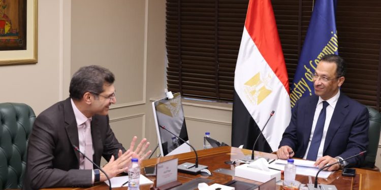 وزير الاتصالات يبحث مع مجموعة “سيستمز ليمتد” خطط التوسع في مصر