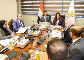 وزيرا التنمية والصناعة يبحثان مع رئيس هيئة تنمية الصعيد آليات دعم مشروعات الهيئة بالمحافظات
