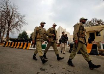 15 قتيلًا في هجوم دمو ي على نقطة للشرطة شمال باكستان