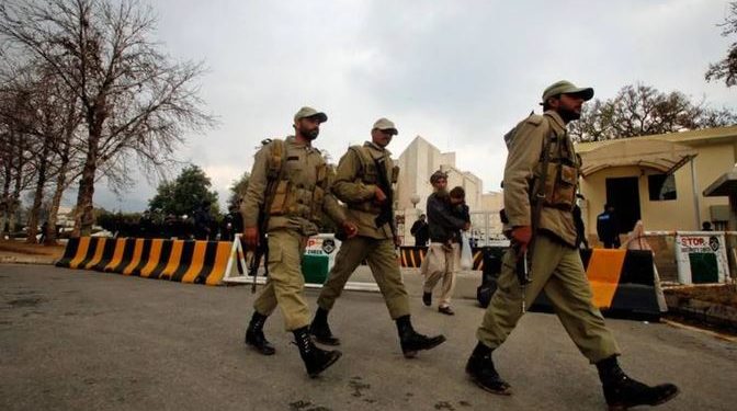 15 قتيلًا في هجوم دمو ي على نقطة للشرطة شمال باكستان