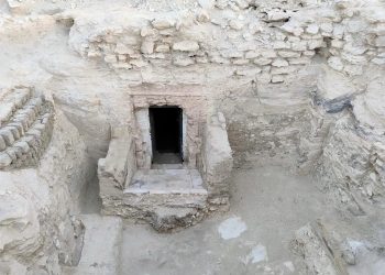 الكشف عن مقبرة بمنطقة الشيخ عبد القرنة بالبر الغربي بالأقصر