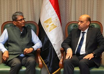 وزير العمل والسفير الهندي يبحثان تعزيز التعاون في التدريب والتشغيل ودعم الاستثمارات بين البلدين