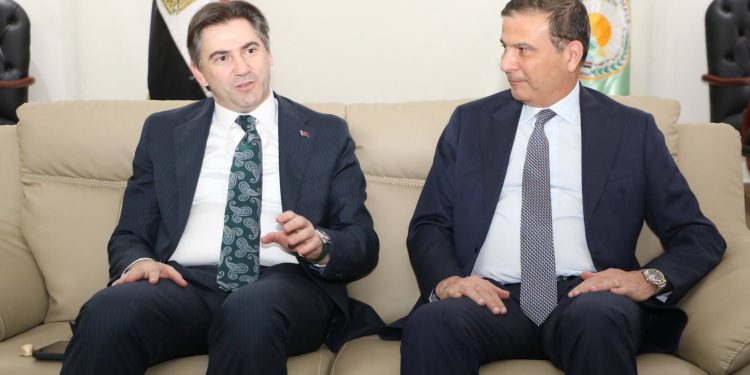 وزير الزراعة يلتقي نائب وزير الزراعة والغابات التركي لبحث التعاون المشترك وتعزيز الاستثمار بين البلدين
