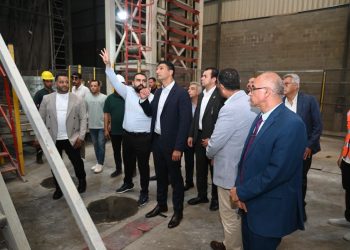 وزير الصناعة يتفقد مجمع «e2 العلمين الصناعي» ويزور مشروعي «خزن» و«نيو كونكريت» لمواد البناء
