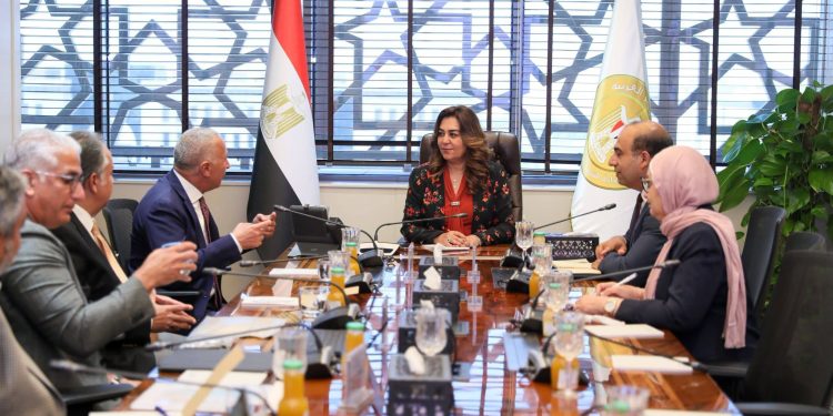 وزيرة التنمية تبحث مع عدد من المستثمرين تكنولوجيات حديثة لمعالجة وتدوير المخلفات
