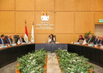 وزيرة الإسكان تتابع موقف منظومة مياه الشرب والصرف الصحي بمحافظة القاهرة ومدينة القاهرة الجديدة